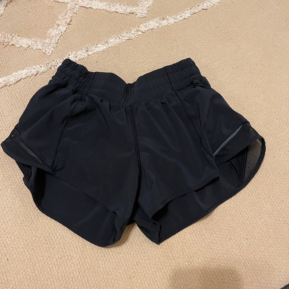 Lululemon Mid Rise Hotty Hot 2.5”